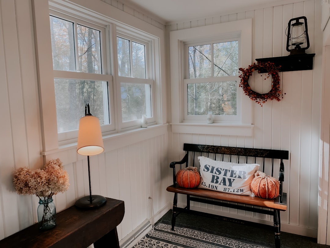 "Cozy Home Tips: Design Strategies for Warmth and Comfort in Fall and Winter"